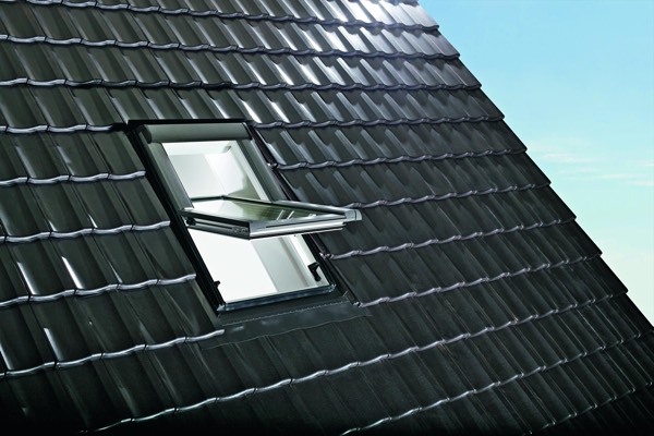 Designo R69P K WD műanyag középen billenő tetőtéri ablak fotó